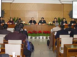 At an audiovisual meeting held on January 4, CAS President LU Yongxiang made a briefing on the   2005 Enlarged Winter Session of the CAS Leading Party Cadres' Group.The audiovisual meeting was presided over by CAS Executive Vice-president BAI Chunli and attended by leading scientits and administrators.