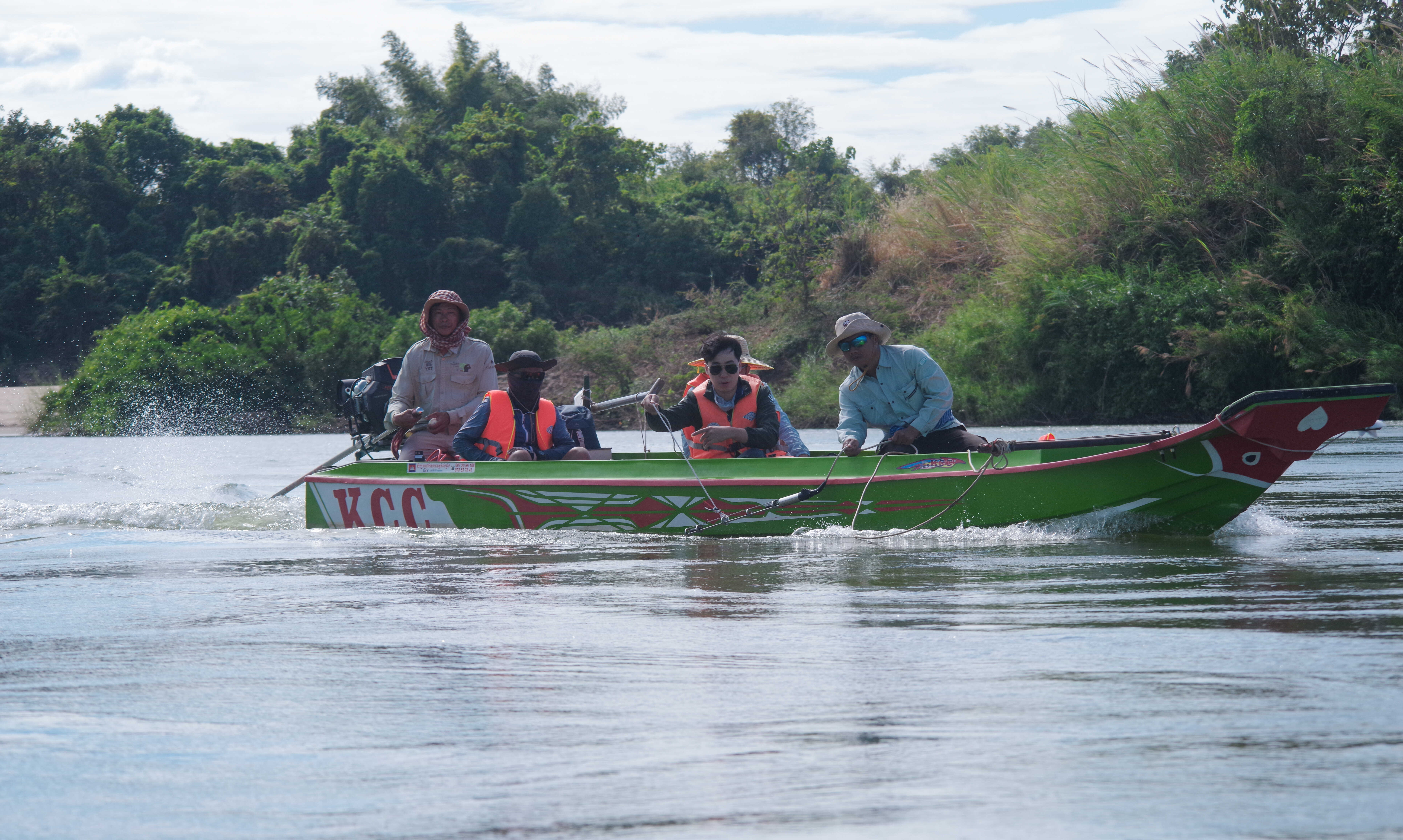 China's Underwater Tech Guards Porpoises Worldwide
