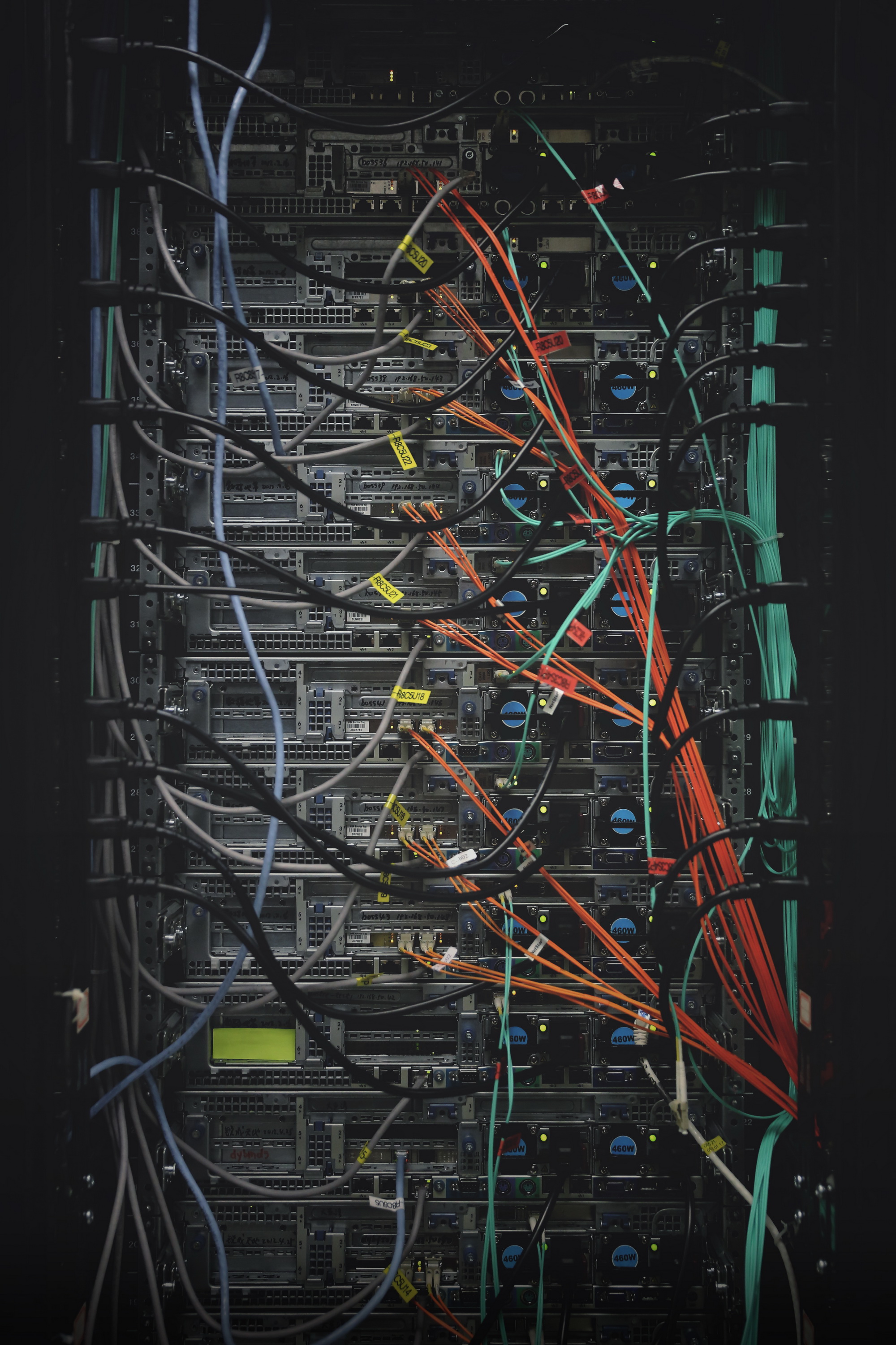 最佳人气奖 一簇光纤 摄于高能所存储实验数据的机房 拍摄者：朱桔