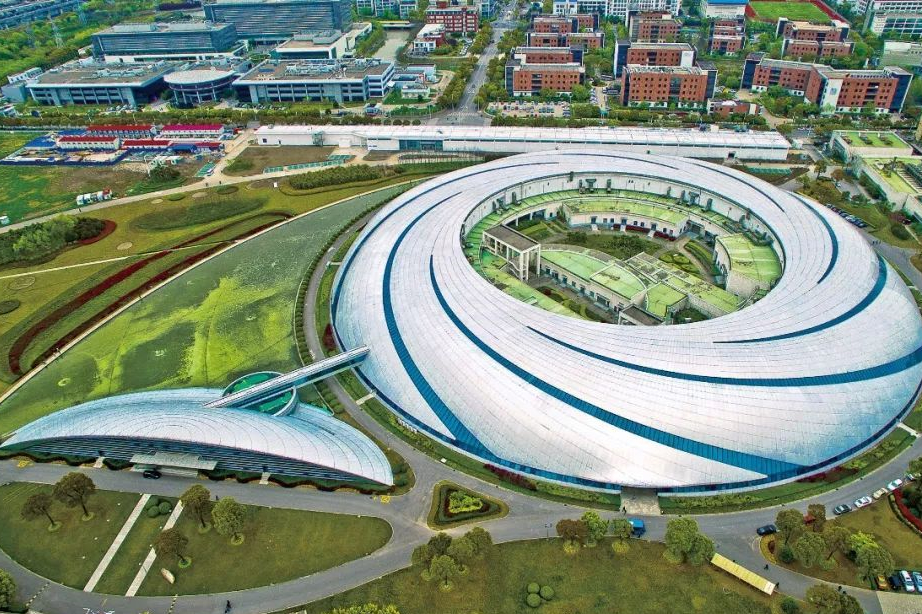 Free-electron Laser Scientists Obtain First Lab Images