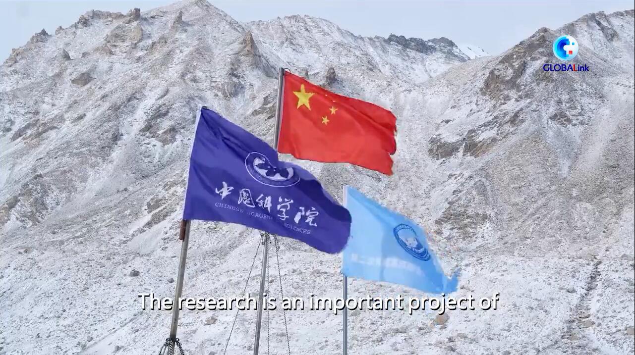 Chinese Scientific Expedition Team Reaches Mt. Qomolangma Summit