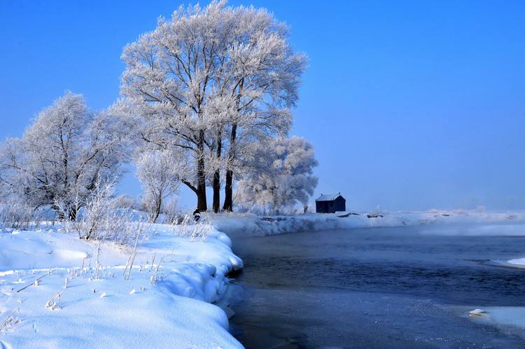 Lake Ice Freezes Later, Melts Earlier in NE China