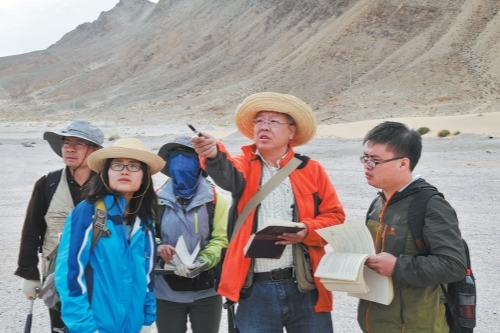 Researcher Reveals Secrets of Early Life on Earth