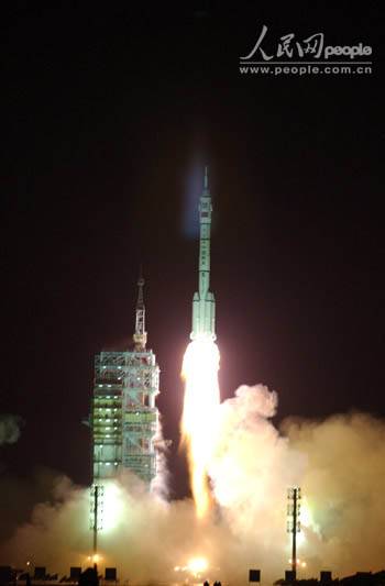China successfully launched its fourth unmanned test spacecraft (Shenzhou IV) into orbit on December 30. The spacecraft was jointly manufactured by the Chinese Research Institute of Space Technology and the Shanghai Research Institute of Astronomical Technology, with scientific experiments developed by the CAS in cooperation with other domestic institutions.