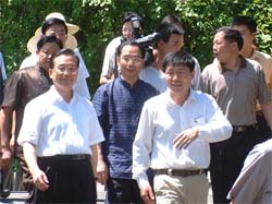 On July 6, Chinese Premier Wen Jiabao (1st left) made an inspection tour to the CAS Xishuangbanna Botanical Garden (XTBG).