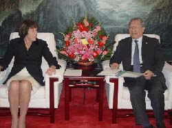 LU Yongxiang meets with CNRS President