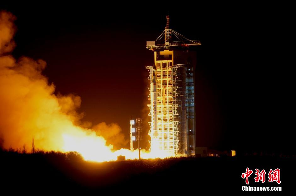 China's Shijian-10 retrievable space science probe launching on a Long March 2D from Jiuquan in April 2016.