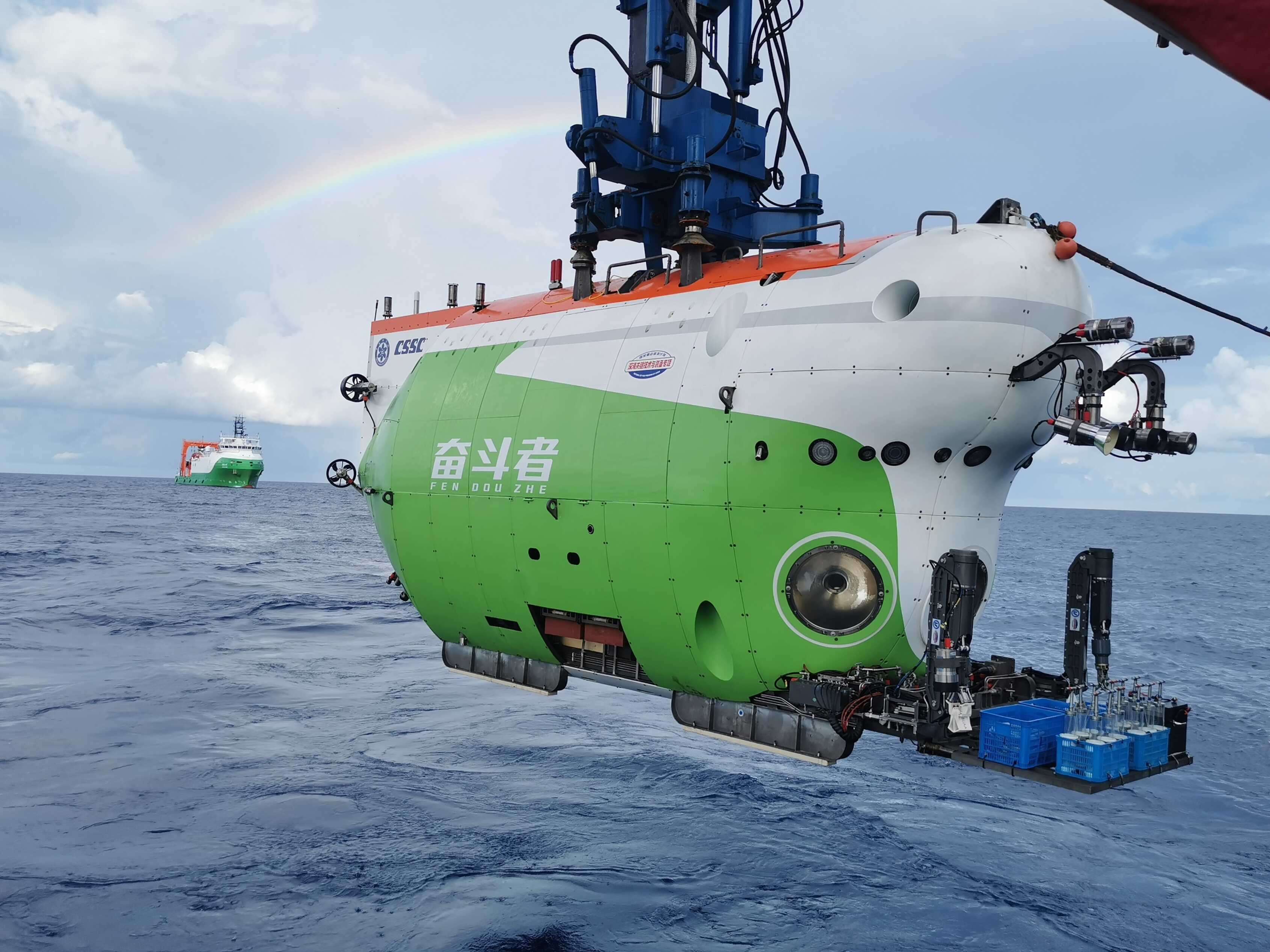 China's 3 Deep-sea Manned Submersibles Have Made over 1,700 Dives to Date