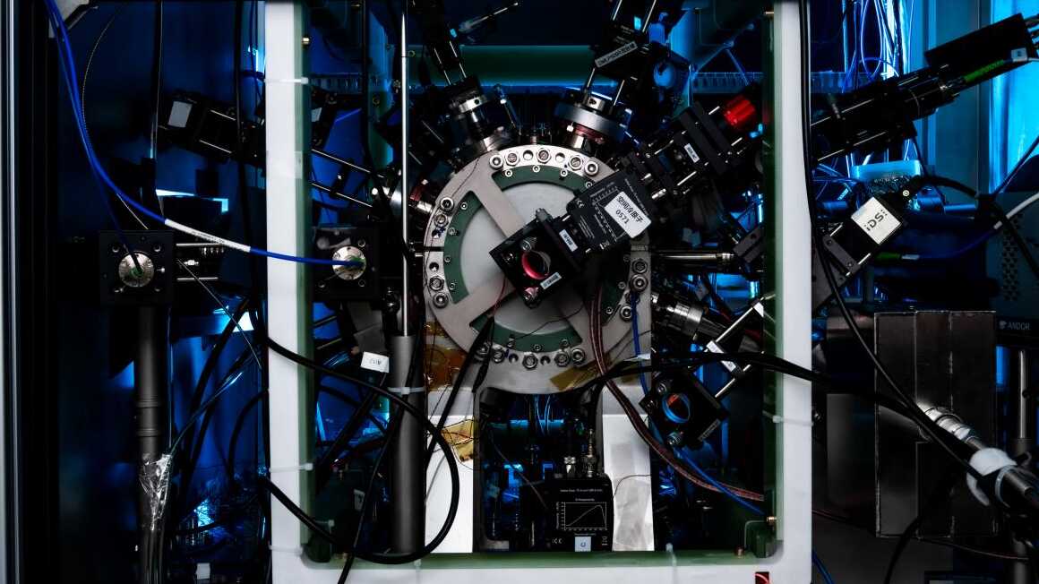 300億年で1秒の誤差しかない中国の光格子時計 (Chinese Optical Clock Accurate to within 1 Second over 30 bln Years)