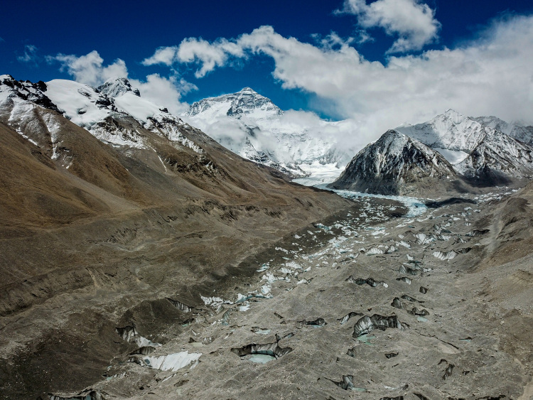 East Rongbuk glacier on Mount Qomolangma.jpg