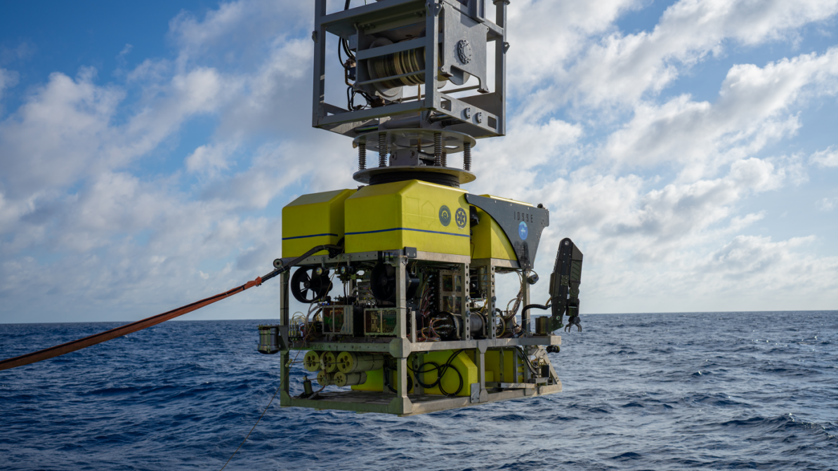The remotely operated underwater vehicle, together with the Chinese scientific research vessel Exploration-2, completed a 4,308-meters sea trial in the South China Sea