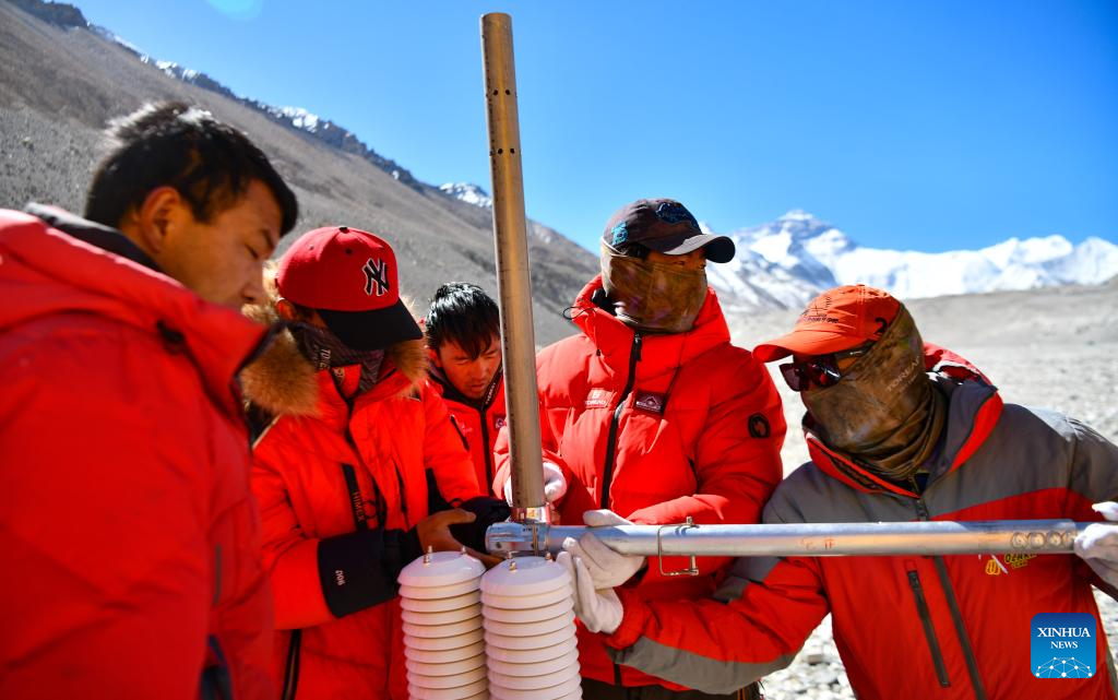 China Launches Scientific Expedition to Mt. Qomolangma