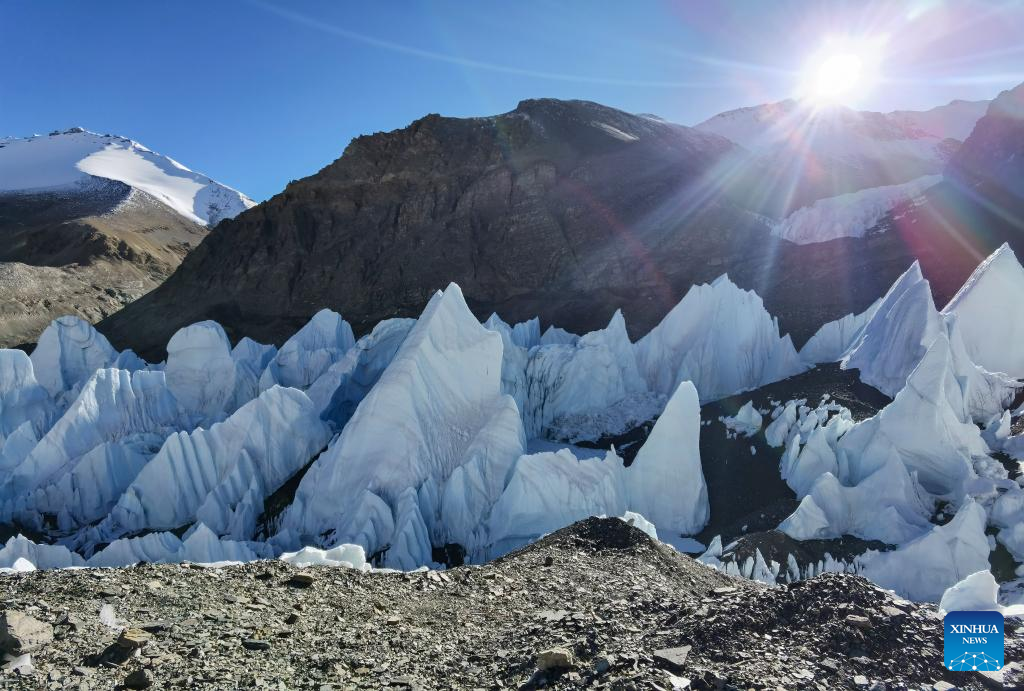Glacier Research Carried out on Mount Qomolangma