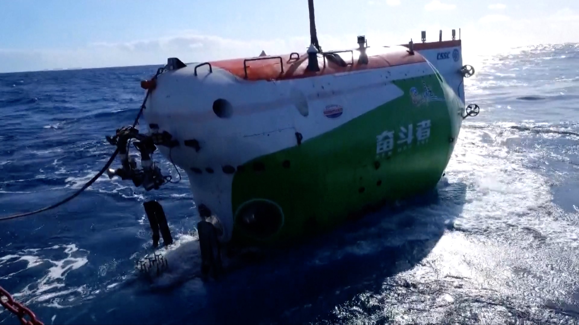 Chinese Submersible Reaches Deepest Point of Diamantina Trench