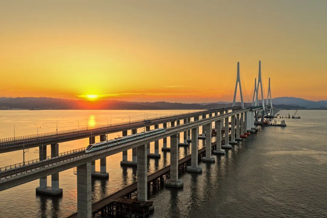 Graphene Anticorrosion Coating Applied to Xiangshan Port Cross-Sea Bridge