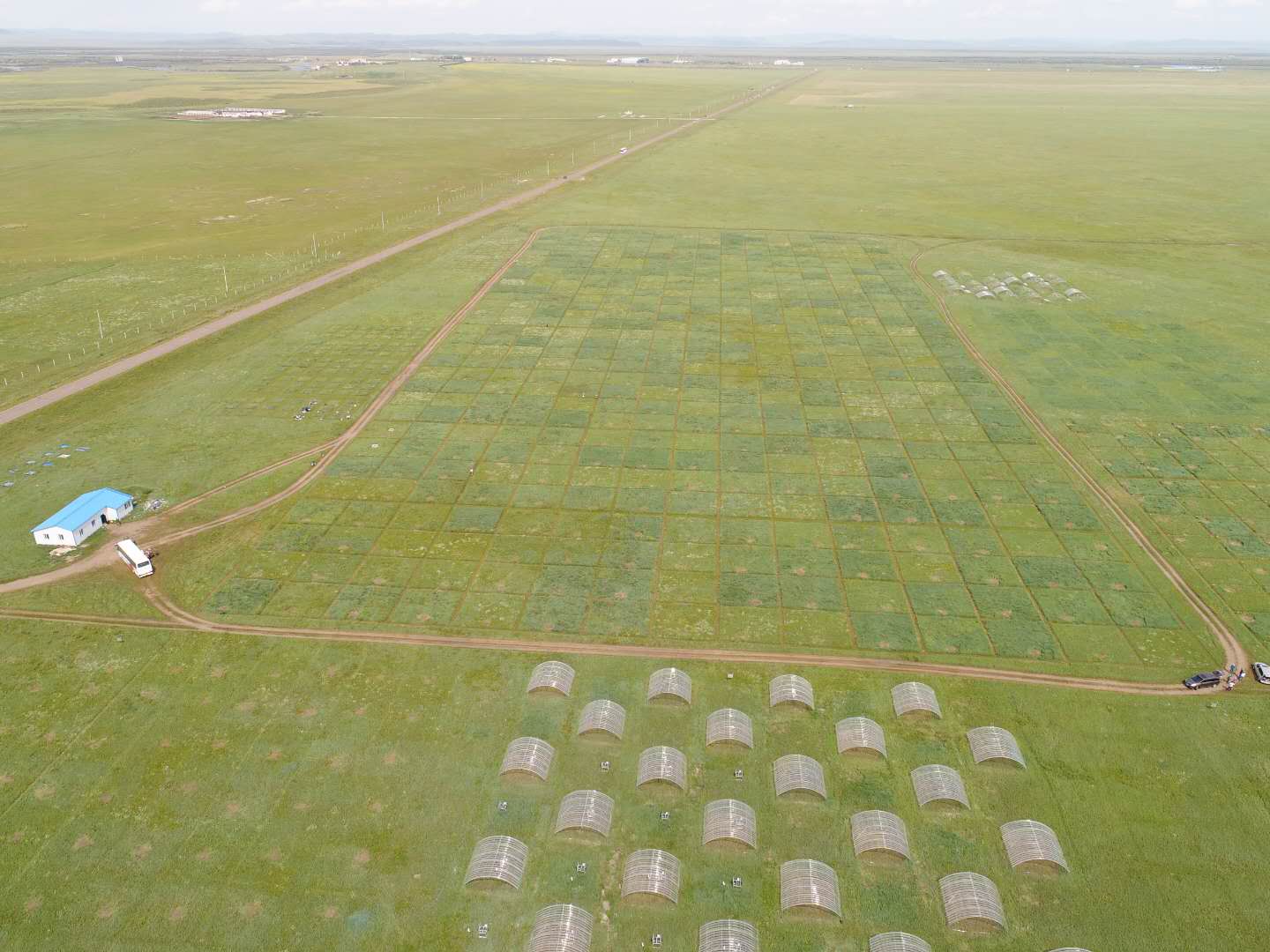 Experimental Setup in Erguna grassland.jpg