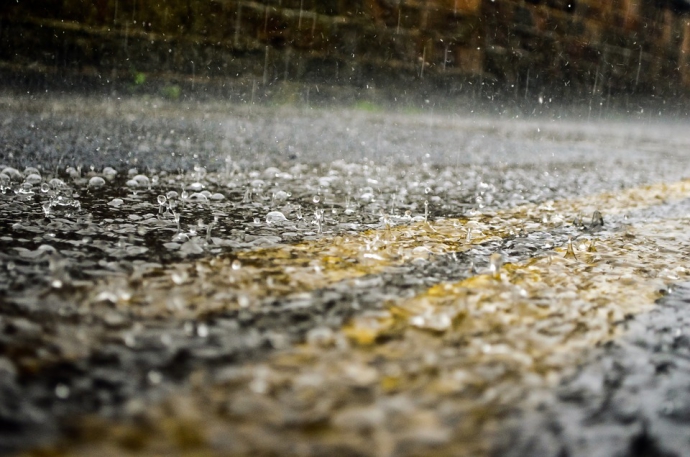 Limiting Global Warming Would Relieve Populations from Wet and Dry Extremes in China