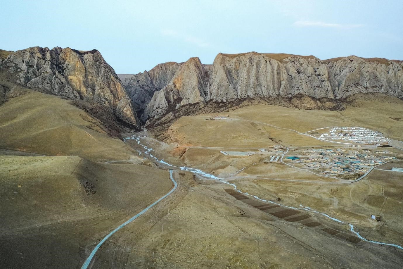 View of the Ganjia Basin where Baishiya Karst Cave is located. (Image by ZHANG Dongju’s group from Lanzhou University)