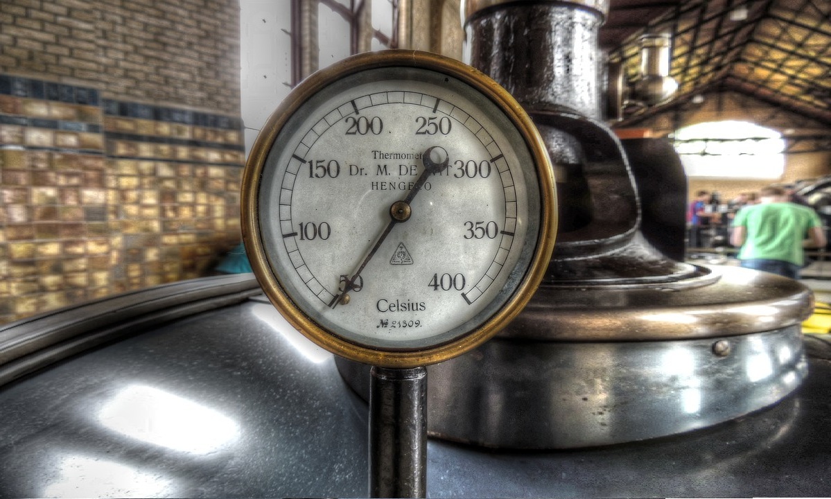 New Surface Acoustic Wave-based Device to Sense Extremely High Temperature