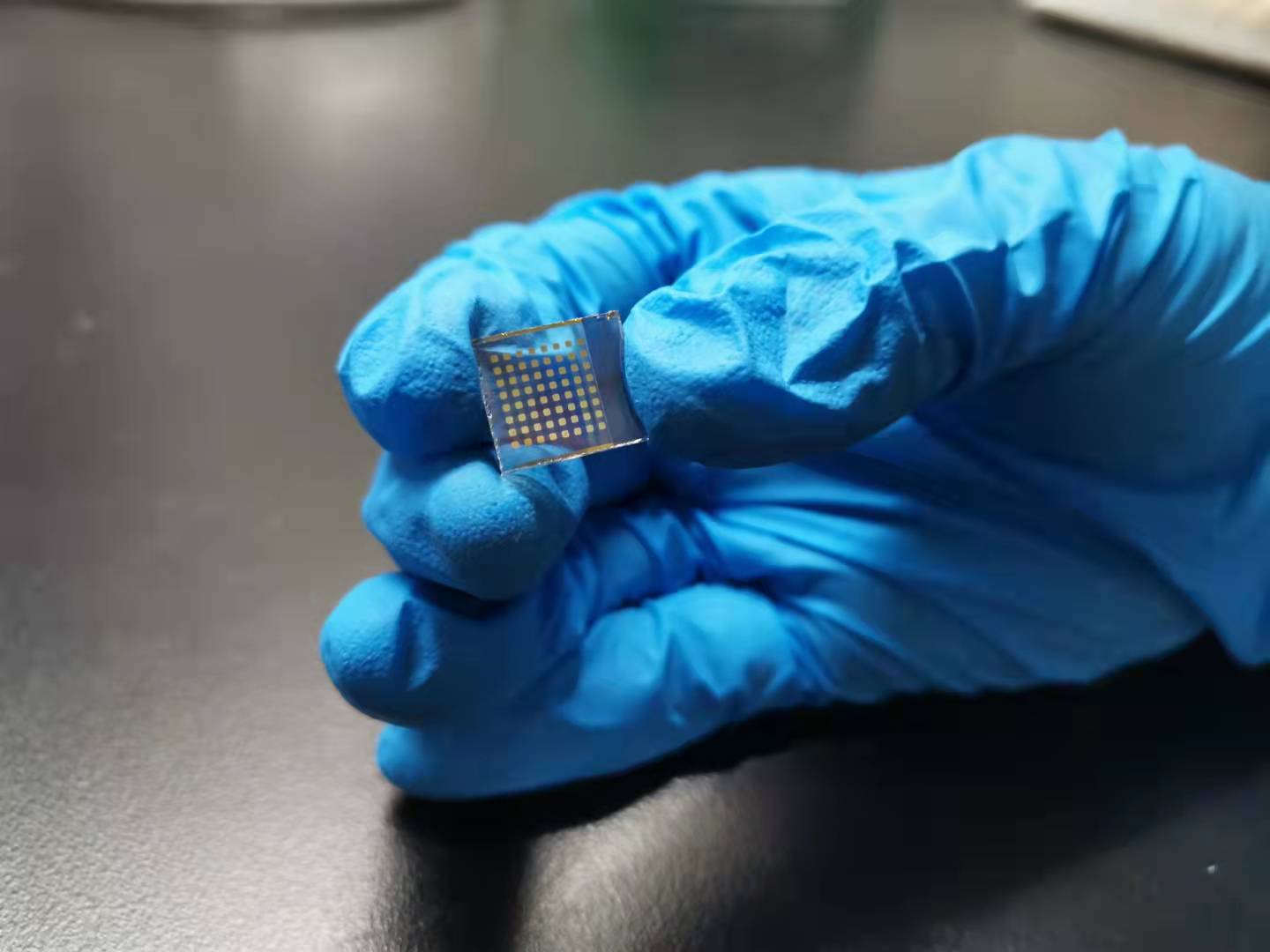 Ultraviolet Light Helps to Realize Light-controlled Enhancement and Fast Stabilization of Hot-electron Photocurrent
